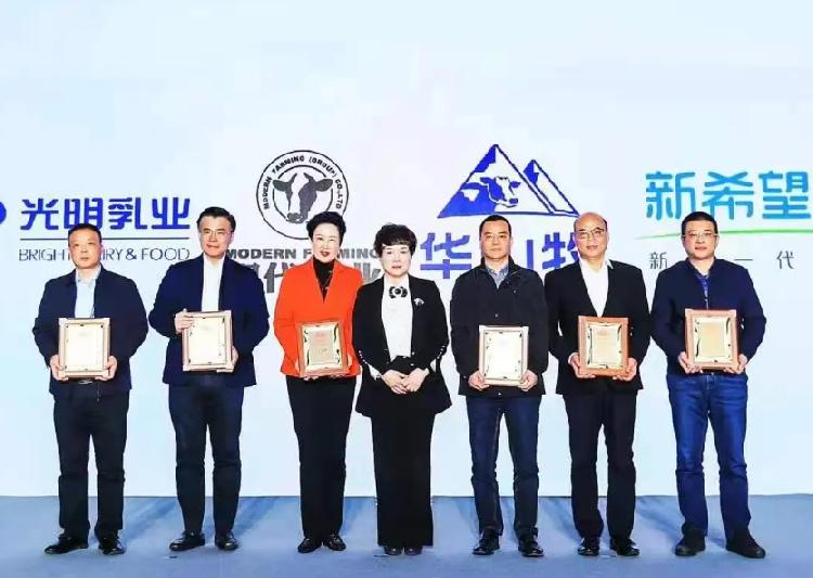 重庆日报：捷报，天友乳业荣获2021年国家优质乳工程双项大奖！